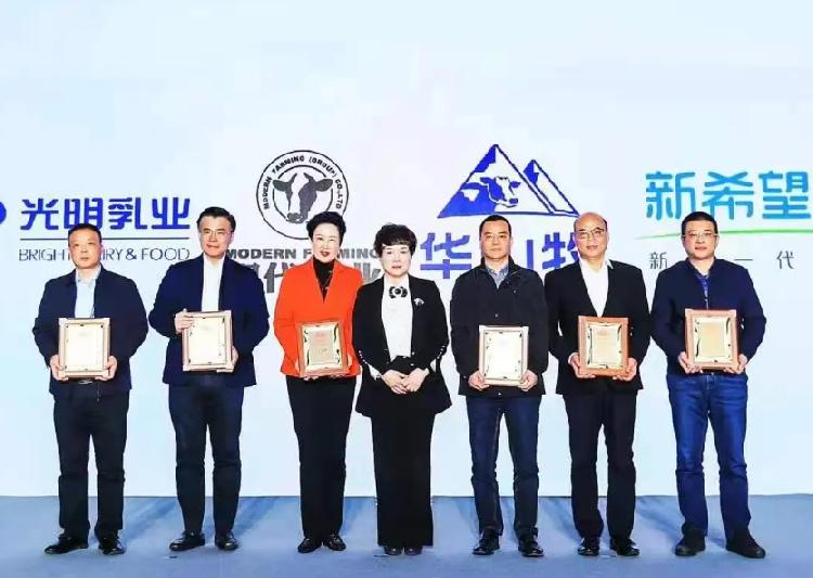 重庆日报：捷报，天友乳业荣获2021年国家优质乳工程双项大奖！